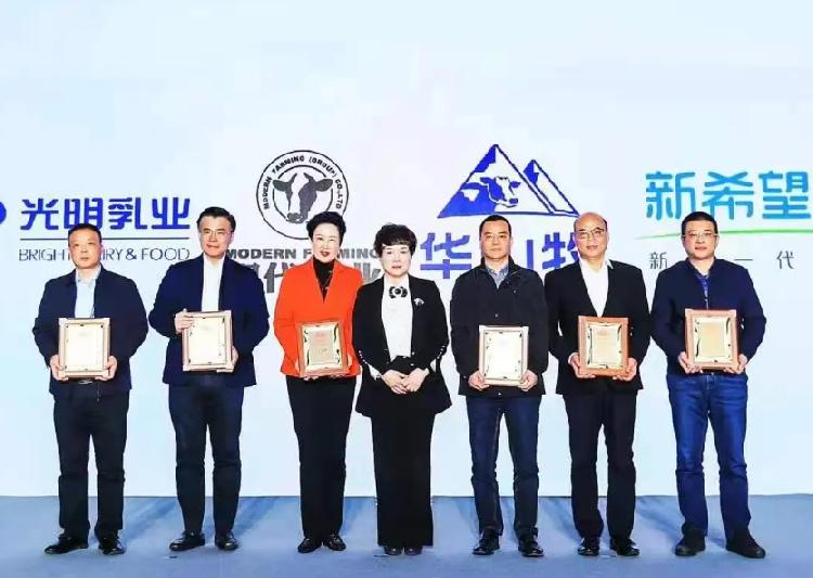 重庆日报：捷报，天友乳业荣获2021年国家优质乳工程双项大奖！